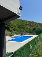 Villa Imperium Indoor & Outdoor Pool Riverfront Bjelašnica View - Bed and Breakfast Sarajevo