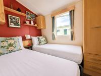 The Happy Camper, Modern Caravan in ParkDean Camber Sands Resort - Sleeps 6, Pet friendly, 2 minute walk to Entertainment hub - Chambres d'hôtes Camber