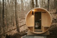 Creekside Cabin: Sauna | Hot Tub | Fire Pit | Romantic | Peaceful | Cozy - B&B Delta