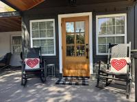 Walk to Best Eats and Shops with Salt H2O Spa - B&B Fort Myers