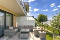Balaton Bliss Lakefront Apartment - Bed and Breakfast Siófok