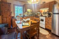 Cabin on Mountain Stream, Surrounded by Forest - Chambres d'hôtes Monterey