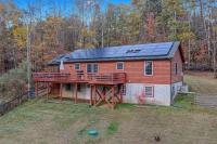 Creekview Cabin - Hot Tub, EV Station, Pet Friendly, Screen Porch, Wifi, Grill, Fire Pit, Deck, Family Friendly, Game Room, King Bed - Chambres d'hôtes Morton Grove