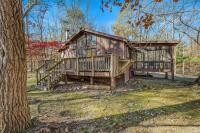 Woods Song -- Hot Tub - Pet Friendly - Wifi - King Bed - Woods Resort - Golf Nearby - Pool Pass - Spa - Grill - Fireplace - Chambres d'hôtes Hedgesville