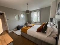 Bright Teddington Home Near River Walks - Chambres d'hôtes Kingston-upon-Thames