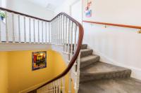 Bright Teddington Home Near River Walks - Chambres d'hôtes Kingston-upon-Thames