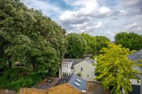 Bright Teddington Home Near River Walks - Chambres d'hôtes Kingston-upon-Thames