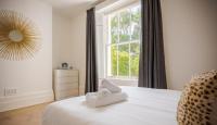 Elegant 2BR Ground-Floor Teddington Flat Modern Comfort - B&B Kingston upon Thames