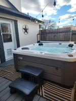 Luxury Retreat Near AT&T Stadium & Six Flags - B&B Arlington