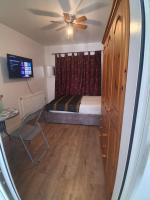 Wood lane - B&B Dagenham