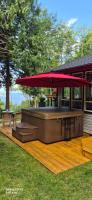 SeaView Getaway BLT, bed and Local treats, Retreat - B&B Sechelt