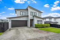 Orewa Coastal Executive Retreat - 5 Beds & 5 Private Baths - B&B Orewa