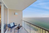 Oceanfront Condo with Views Beach Access Pool & Hot Tub at Majestic Beach Resort - B&B Panama City Beach