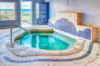 Spacious Gulf front fifth-floor condo with heated saltwater pool & hot tub - Ferienwohnung Panama City Beach