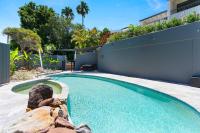 Yarraga Tropical Escape with Pool & Private Rooftop - B&B Sunshine Beach