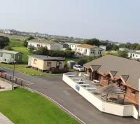Cabin Sleeps 4 with Parking and Balcony - Bed and Breakfast Millom
