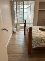 R1 Bright Spacious Room near Perth Airport - B&B Perth