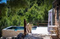 Secluded Sea View Sanctuary - Pool & Total Privacy, 250m to Beach - Falcon View Hvar - B&B Zavala
