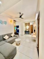 Casa Mira Homes AC Family premium Rooms with Lift access - B&B Kochi