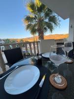 Kyblue Management -1BR Apt, 6 Mins to Coral Bay - Chambres d'hôtes Pégeia