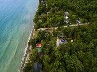 Charming Cottage by Lake Ontario, Firepit and Fenced Yard - Chambres d'hôtes Pulaski