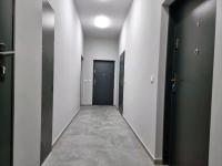 Blisko lotniska 3 os studio z balkonem i parkingiem by City Host - B&B Łódź