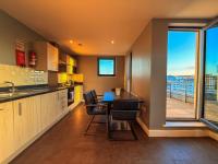 Central Balcony Flat Views & Parking Sleeps 5 - B&B Newcastle upon Tyne