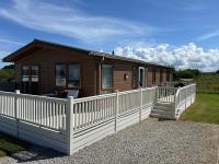 Lodge with decking at Trevella Holiday Park, Newquay, ref 98011F - B&B Crantock