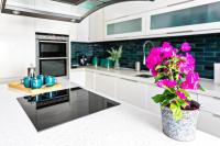 Stylish Railway Cottage - Beach 1.9m - Sleeps 10 - B&B Parkstone
