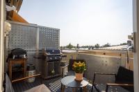Modern 3 bedroom apartment - 4 minute walk from metro - top floor baclony view - B&B Oslo