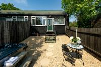 Dreamwood Retreat - Woodland Retreat with Private Hot Tub - Chambres d'hôtes Blandford Forum