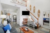 Luxe Beach House Walk to Sand, Golf Sleeps 11 - B&B Myrtle Beach