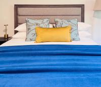 Charming Queen Bedroom with Bathroom Vancouver West - Chambres d'hôtes Vancouver