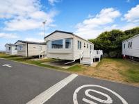 Dog Friendly 6 Berth Caravan With Decking Close To Pakefield Beach Ref 68106Cr - B&B Lowestoft