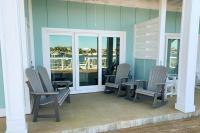 Quaint bay front home with patio full kitchen & WD - snowbird-friendly - B&B Perdido Key