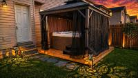 The Manning Luxury Retreat - Hot Tub - B&B Edmonton