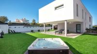 Private Alvor villa with pool and Jacuzzi - B&B Alvor
