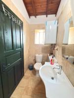 Stone mansion with private pool and garden and authentic village house - B&B Kusadasi
