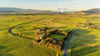 Wave & Willow Retreat- Sleeps 16 & 5 mins to beach - Bed and Breakfast Bolong
