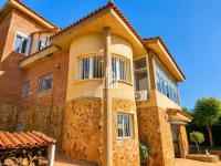 Sunridge Villa La Loma 700 metros parcela con piscina y gimnasio - B&B Chiva