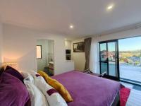 Private Cozy Sleepout with Free Parking & Self Check-in - B&B Hamilton