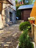 The Stone Garden Apartment - free parking, private yard - B&B Sinaia