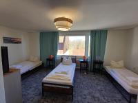 Dreibettzimmer mit Bad