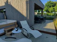 Nature Lake Village – Villa Timberly n°16 – 8 personnes avec jacuzzi - B&B Büllingen
