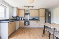 Modern 2BDR Home Near Elizabeth Line and Heathrow - Bed and Breakfast Hayes