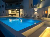 Blue Sunset, Apartment with Pool,Terace & Stunning Views - B&B Podstrana
