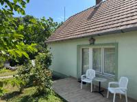 Kalóz Apartman - B&B Balatonudvari