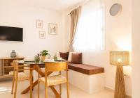 The PINE - Stylish Thessaloniki Stay & Private Parking - B&B Salónica