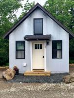 The Lupine | Cross Stone Cabins • Walk to Rangeley Lake - B&B Rangeley