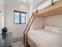 Black Arrow Chalet - B&B Courtenay